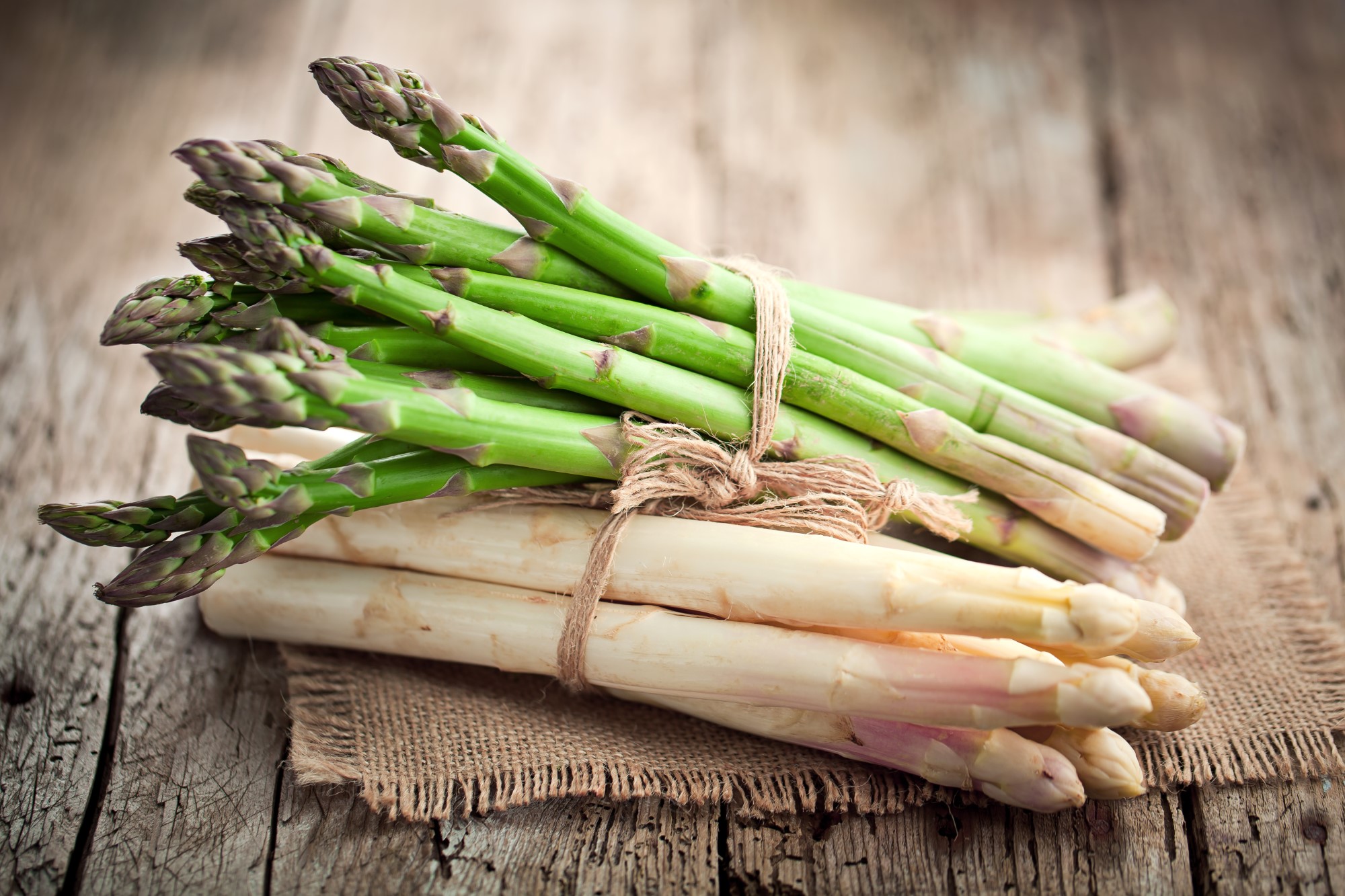 Spargel – Ein idealer Begleiter beim Abnehmen und Detoxen
