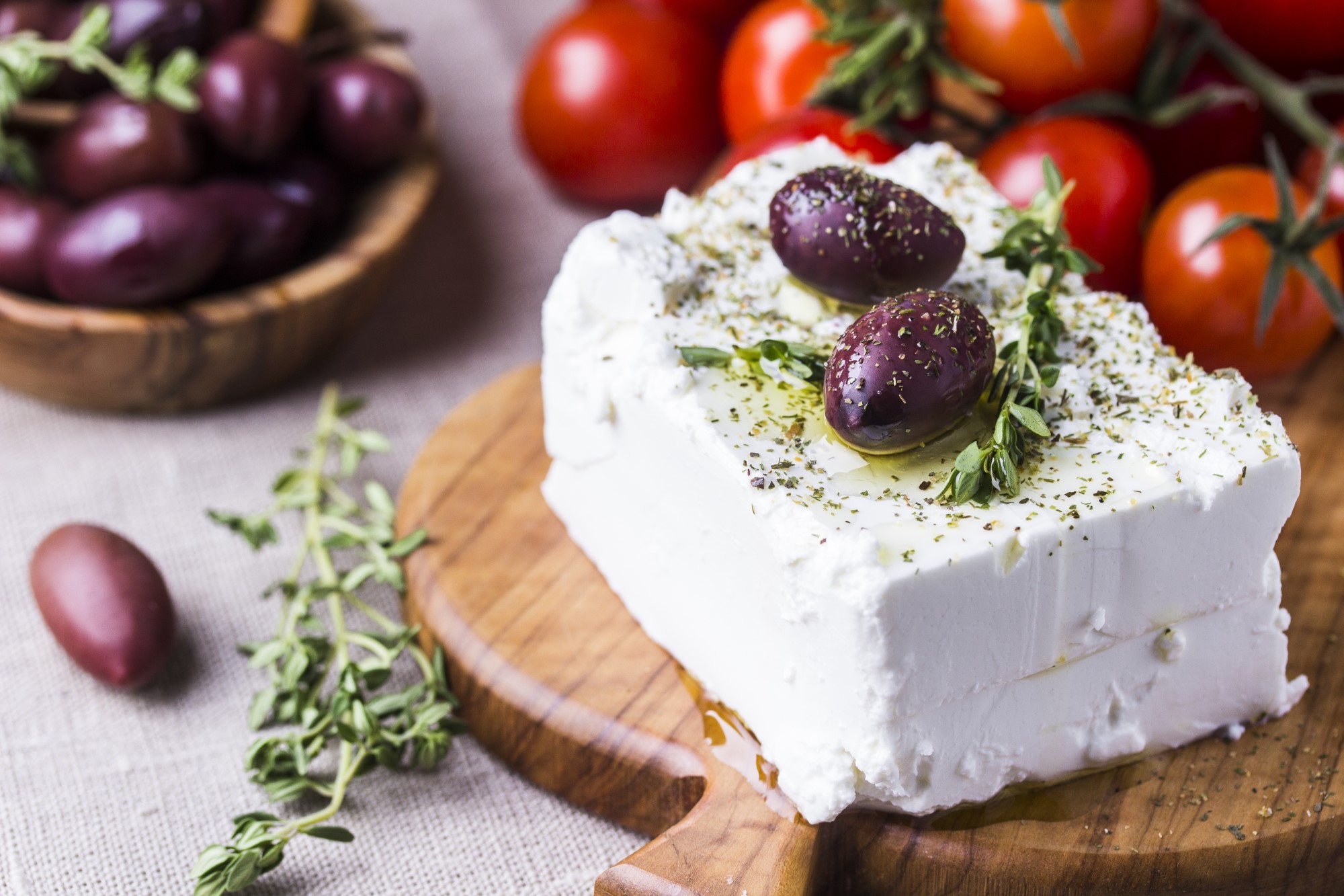 Der Unterschied zwischen Feta, Schafskäse, Hirten- und Balkankäse