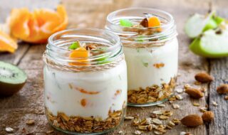 Apfelquarkcreme mit Mandarine, Kiwi und Granola