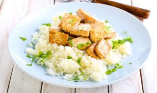 Blumenkohlpüree mit mariniertem Tofu