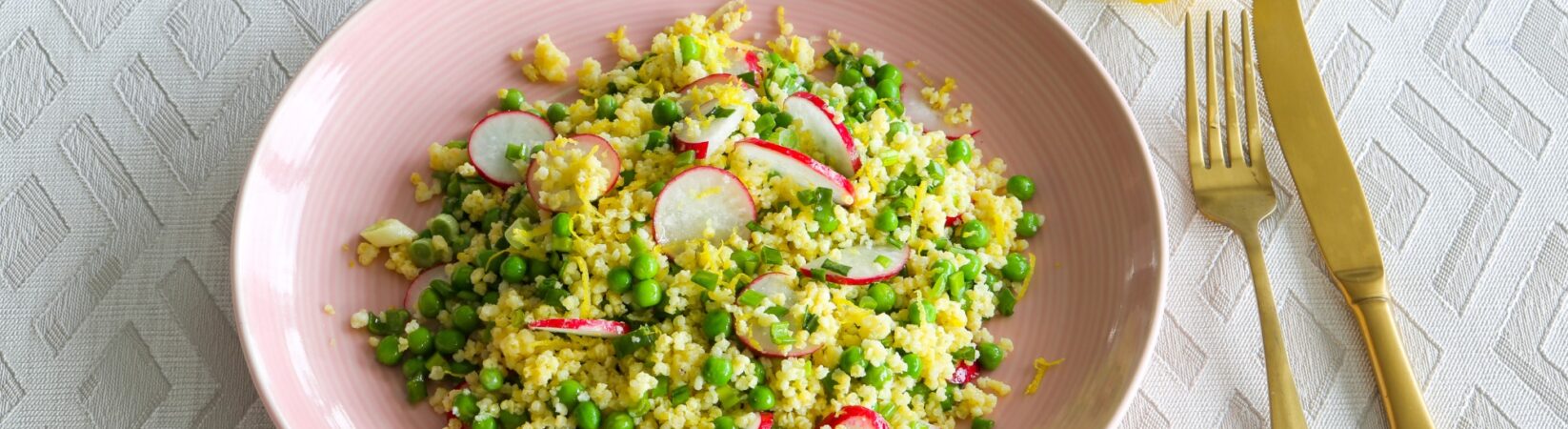 Couscous mit Erbsen, Radieschen und Zitrone