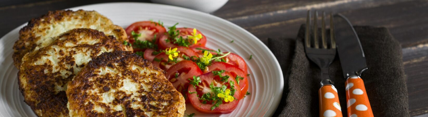 Fenchel-Puffer mit Tomatensalat