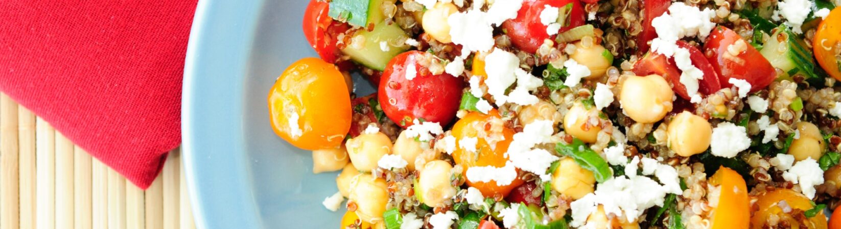 Quinoa-Kichererbsensalat mit Feta