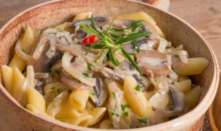 Nudeln mit Pilzsauce Nudeln mit Pilzsauce