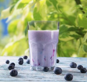 Shake mit Blaubeeren, Quark und Leinsamen