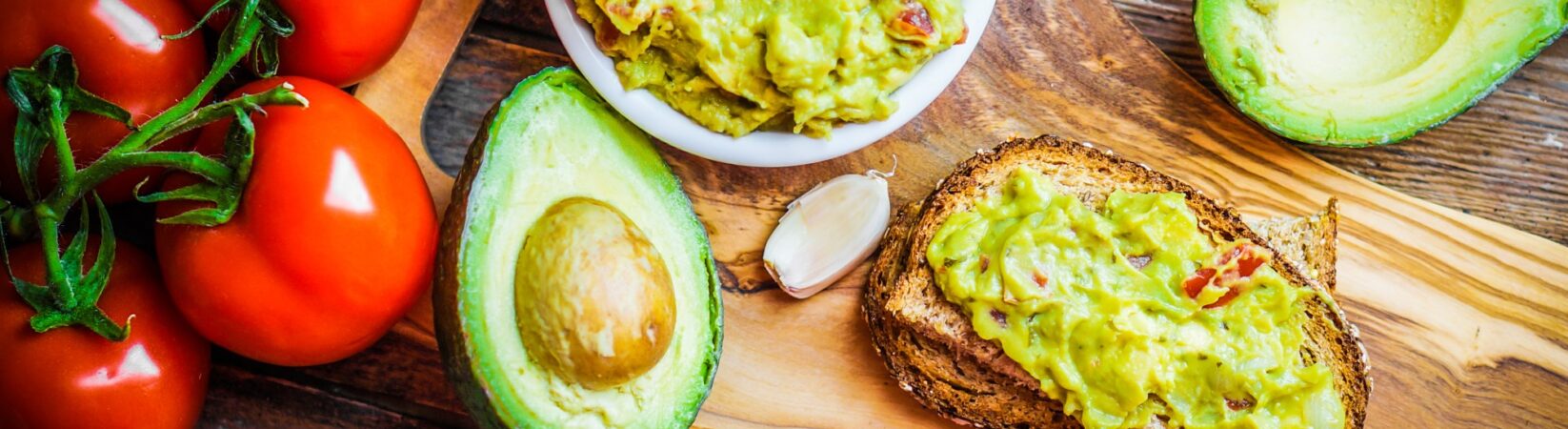 Vollkornbrot mit selbstgemachter Guacamole