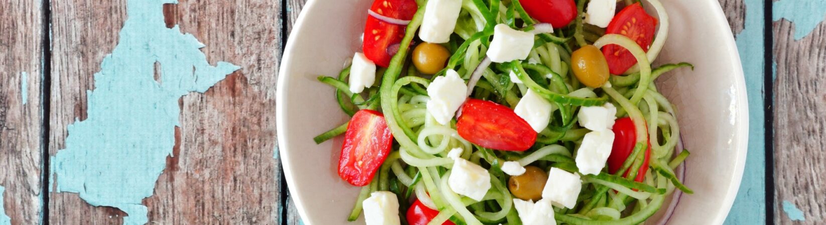 Zoodle-Salat griechischer Art