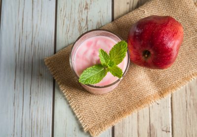 Apfeljoghurt mit Cranberries und Minze