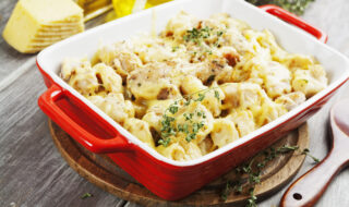 Auflauf mit Hackfleisch, Kartoffelbrei und Blumenkohl Auflauf mit Hackfleisch, Kartoffelbrei und Blumenkohl