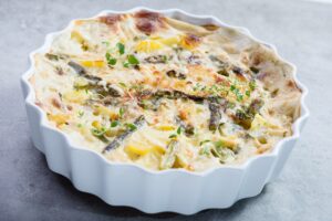 Auflauf mit Hackfleisch, Kartoffeln und Spargel