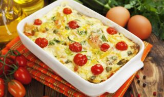 Auflauf mit Hähnchen, Zucchini und Tomaten Auflauf mit Hähnchen, Zucchini und Tomaten