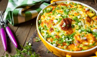 Auflauf mit Soja-Hackfleisch, Blumenkohl und Kartoffeln Auflauf mit Soja-Hackfleisch, Blumenkohl und Kartoffeln