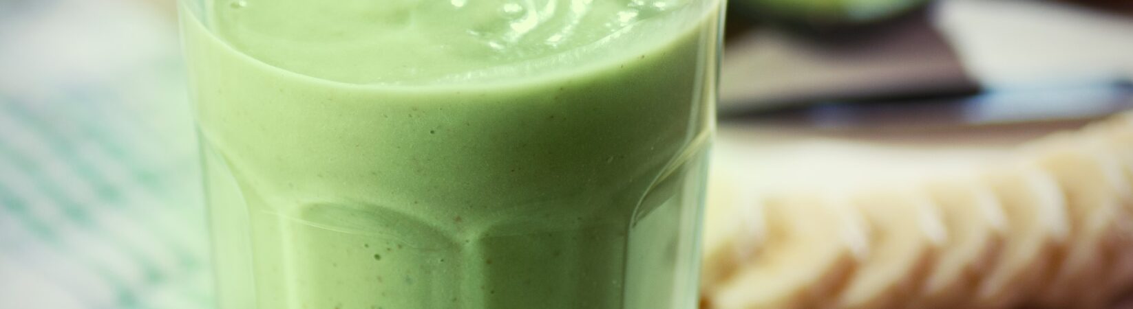 Milchshake mit Avocado und Banane