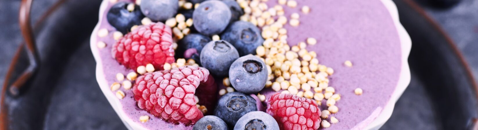 Himbeer-Blaubeer-Bowl