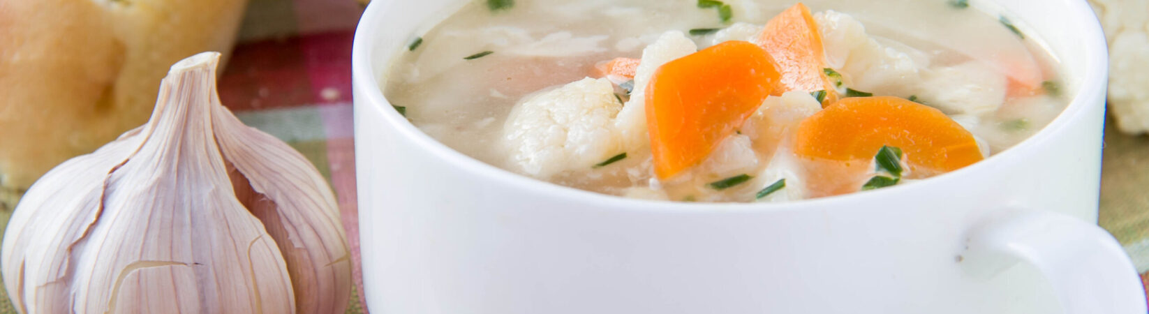 Blumenkohlsuppe mit Möhren und Kokosmilch