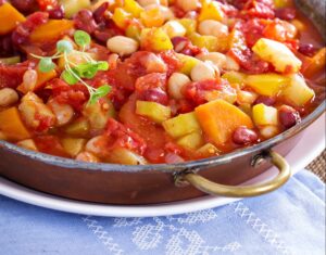 Bohneneintopf mit Möhre, Kartoffeln und Zucchini