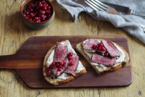 Roastbeef-Eiweißbrot mit Meerrettichquark