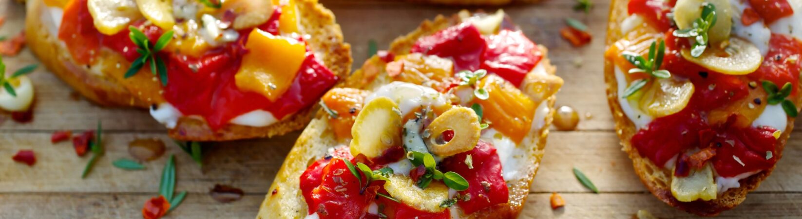 Bruschetta mit Paprika und Mondarella