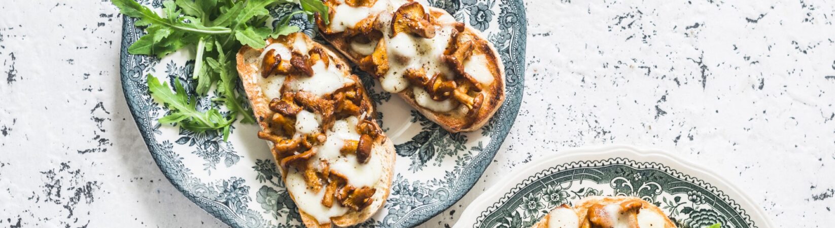 Bruschetta mit Pfifferlingen und Mozzarella