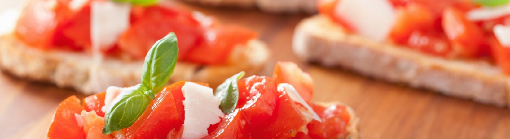 Bruschetta mit Tomaten und Parmesan