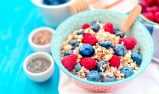 Low Carb Müsli mit Beeren und Feigen