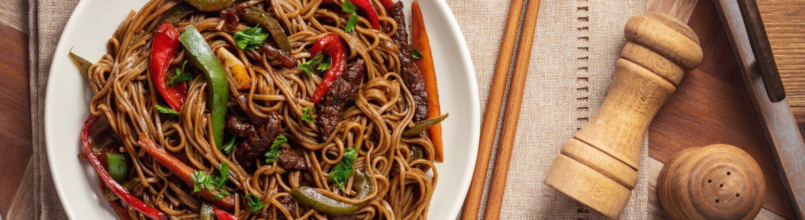 Buchweizen Spaghetti mit Rindfleisch und Paprika