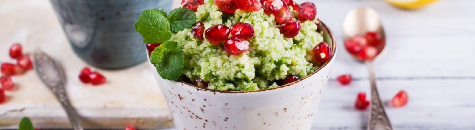 Buttermilch-Couscous mit Minze und Granatapfel