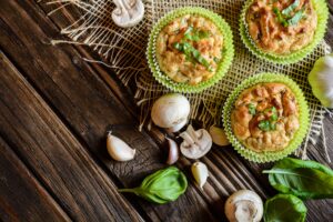 Herzhafte Muffins mit Champignons