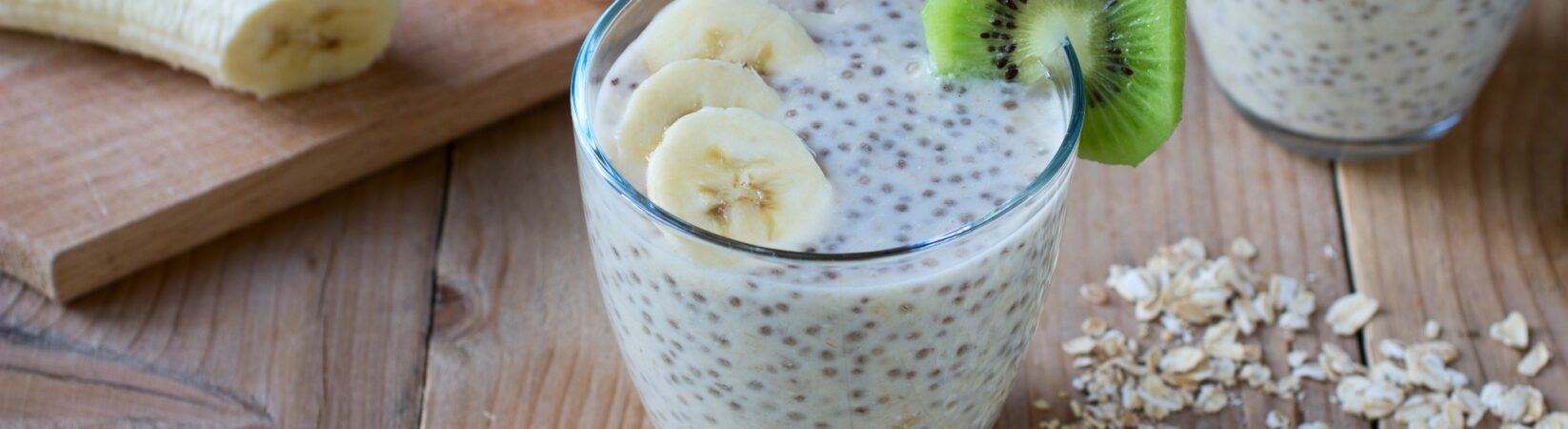 Chiasamenpudding mit Banane und Buchweizenflocken