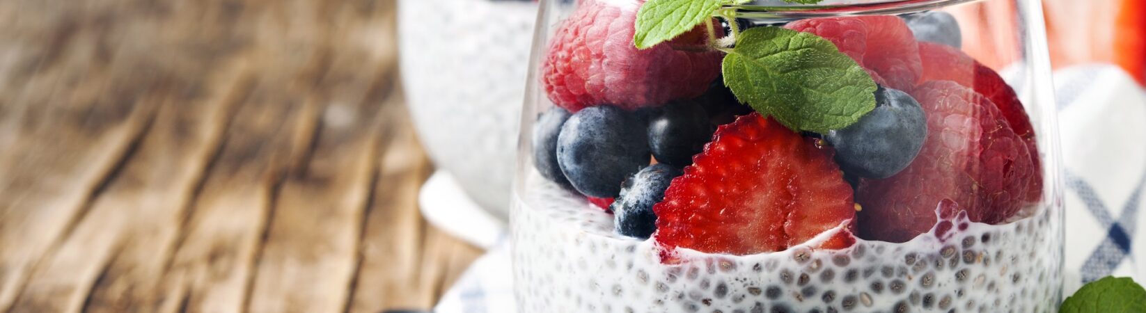 Pudding Chiasamen, Beeren und Minze