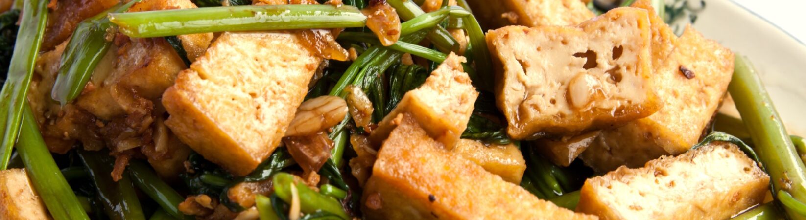 Chinesisches Tofu-Gericht mit Bohnen