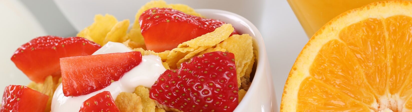 Cornflakes mit Erdbeeren und Joghurt