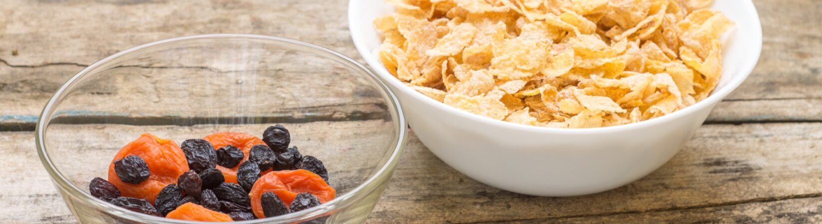 Cornflakes mit Trockenobst und Bananenmilch