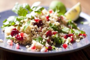 Couscous mit getrockneten Cranberries und Petersilie