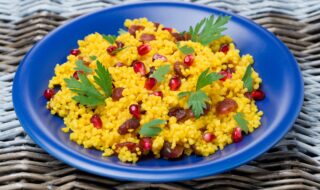 Couscous mit Granatapfelkernen Couscous mit Granatapfelkernen