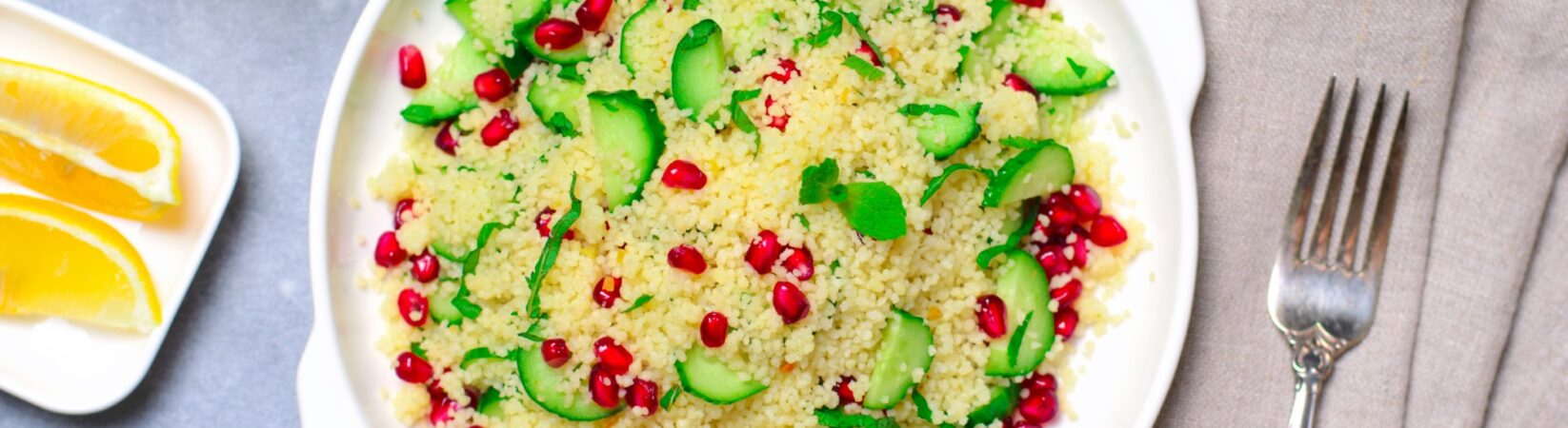 Couscous mit Avocado und Granatapfelkernen