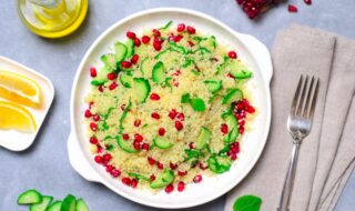 Couscous mit Avocado und Granatapfelkernen