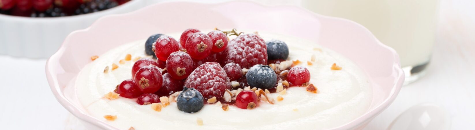 Cremiger Joghurt mit Beeren