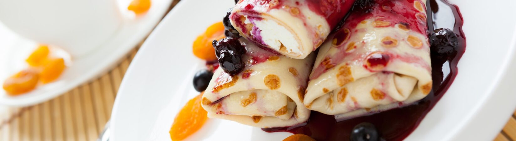 Crêpe mit Blaubeeren und getrockneten Aprikosen