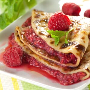 Crêpe mit Himbeersauce