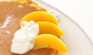 Crêpe mit Pfirsich und Quarkcreme