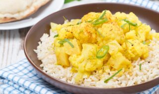 Curry-Blumenkohl mit Reis Curry-Blumenkohl mit Reis
