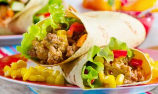 Hackfleisch-Wrap mit Paprika und Mais