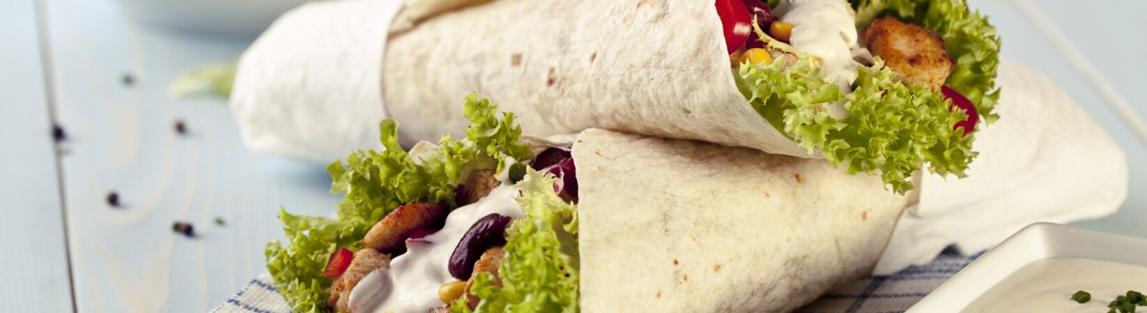 Wrap mit Hühnchen, Kidneybohnen, Mais und Paprika