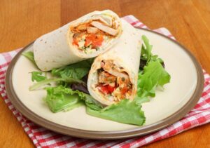 Wrap mit Pute, Paprika und Schnittlauch