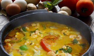 Eintopf mit Krabben, Möhre, Champignons und Paprika