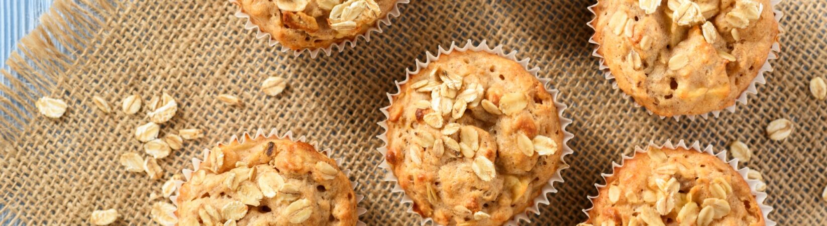 Muffins mit Haferflocken und Apfel