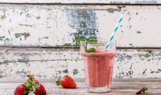 Joghurt-Shake mit Erdbeeren Joghurt-Shake mit Erdbeeren