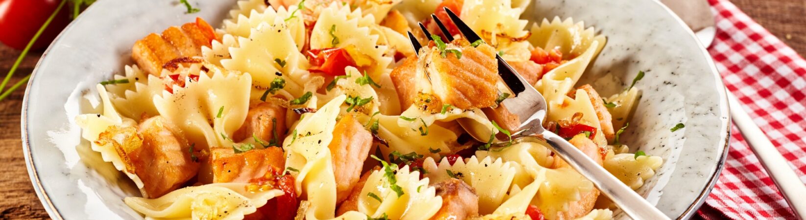 Farfalle mit Lachs und getrockneten Tomaten