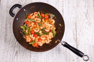 Chili-Garnelen mit Lauchzwiebeln und Tomaten